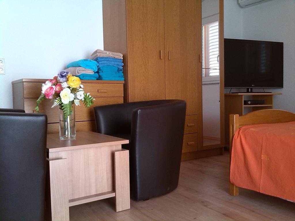 Apartments Batarilo Gornji Karin Kamer foto