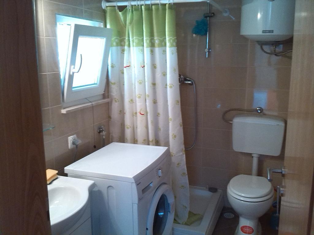 Apartments Batarilo Gornji Karin Kamer foto