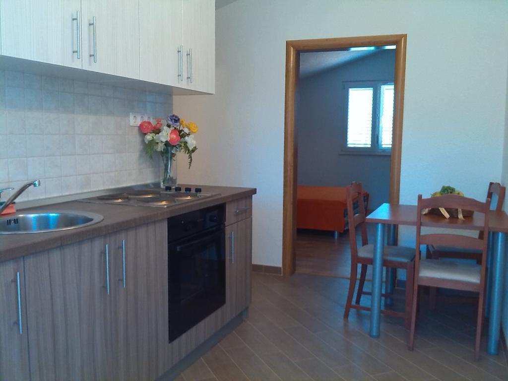 Apartments Batarilo Gornji Karin Kamer foto