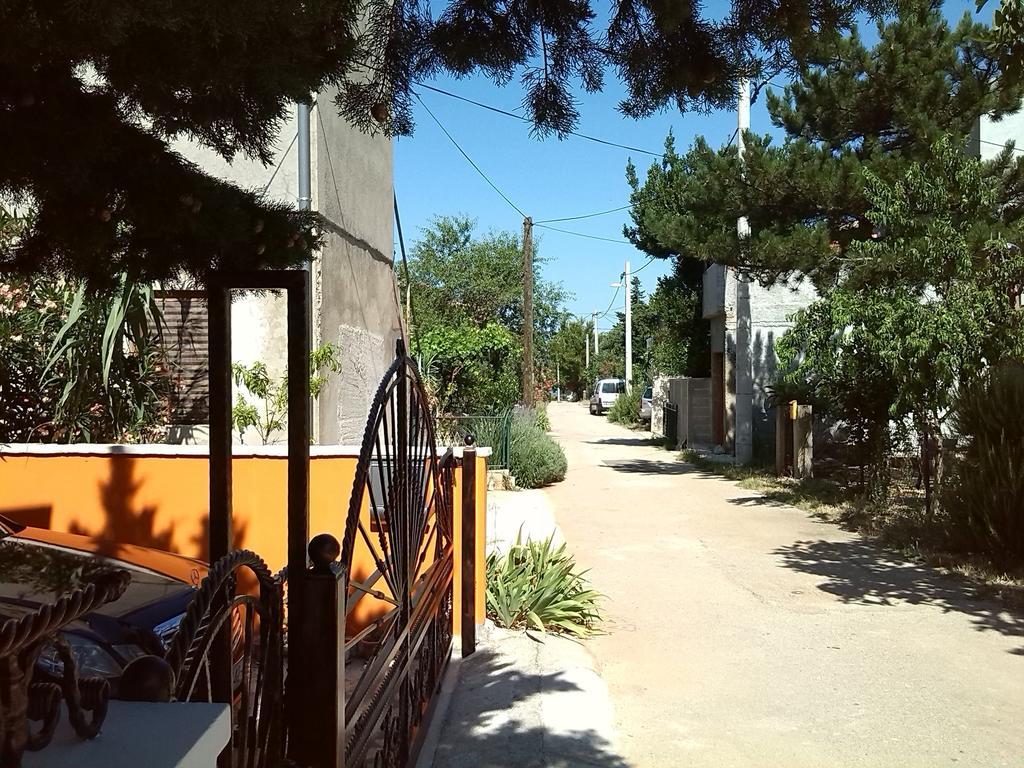 Apartments Batarilo Gornji Karin Buitenkant foto