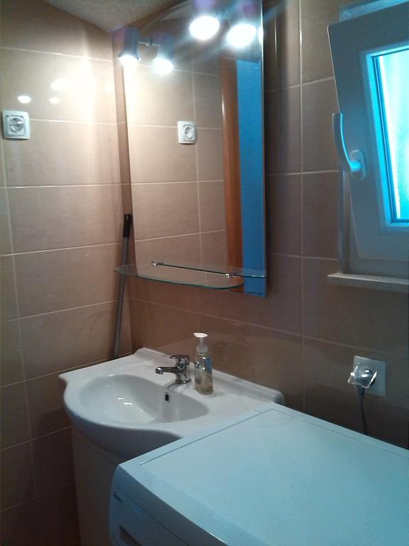 Apartments Batarilo Gornji Karin Kamer foto
